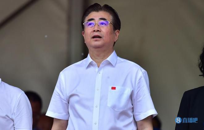 因为阿雪这个角色很潇洒，很敏捷，而且观察力很强，文咏珊自己也会思考什么样的妆面更适合剧中的人物，而自己也会在妆容和发型上面参考一下大家的意见
